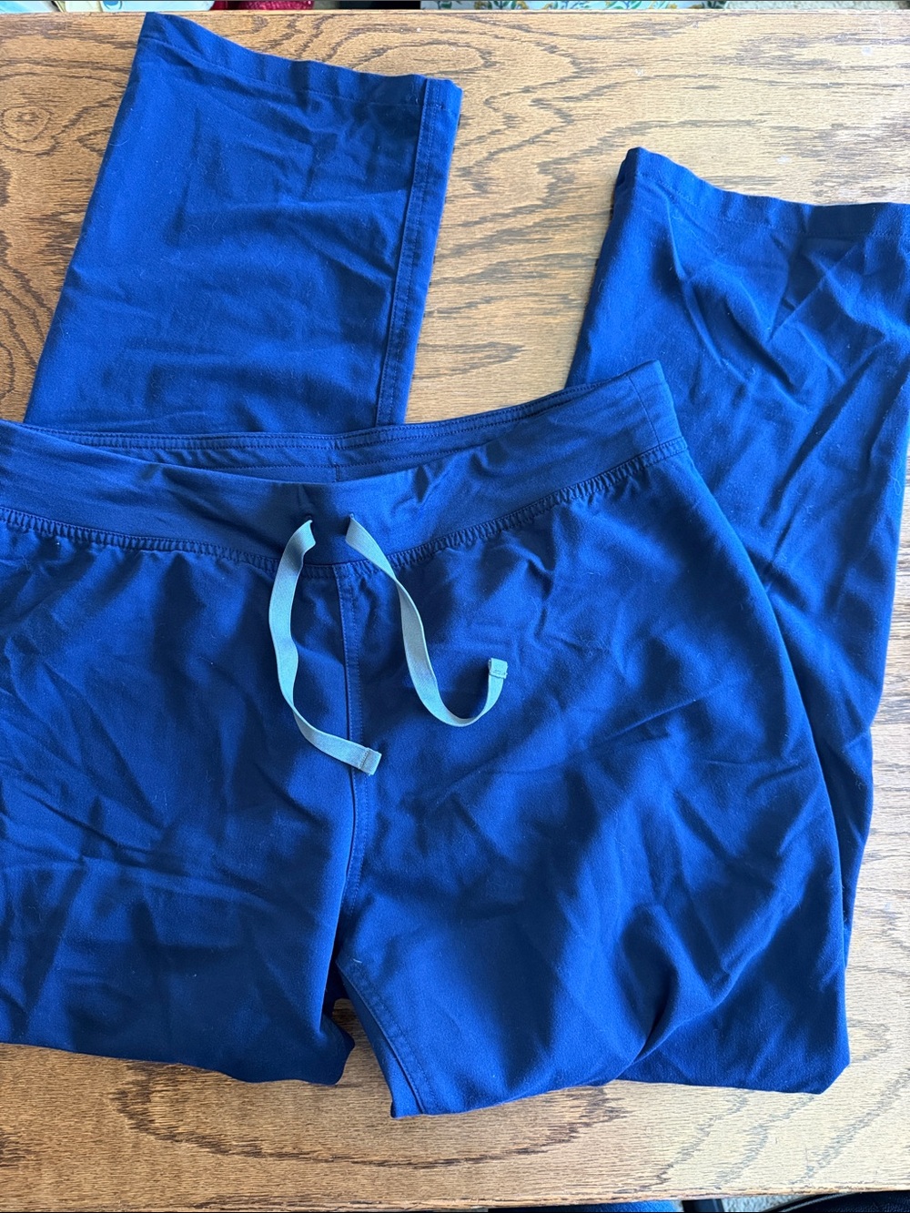 Figs Women’s Scrub Set in Navy Blue - Picture 6 of 9
